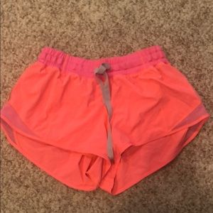 HOLDING!! Lululemon bright pink sz 6 short shorts!